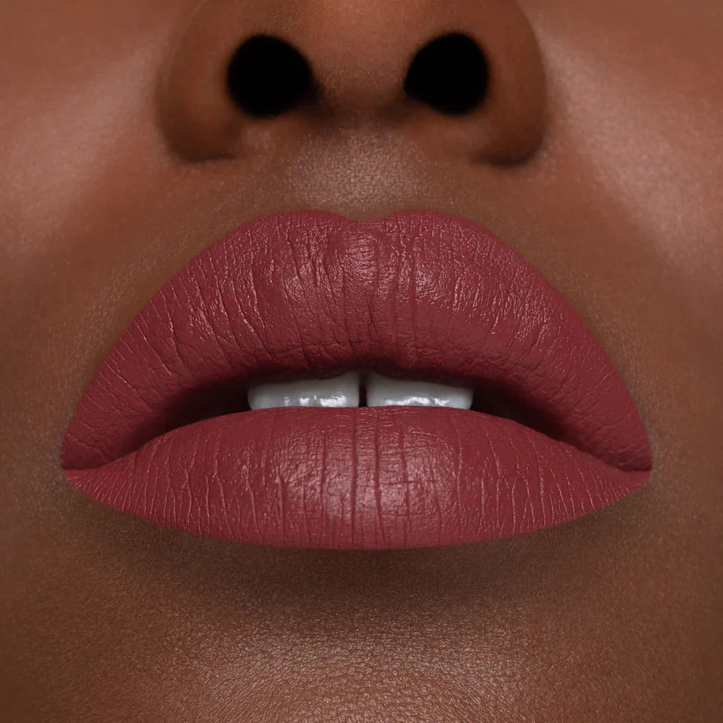 Rossetto liquido a lunga tenuta