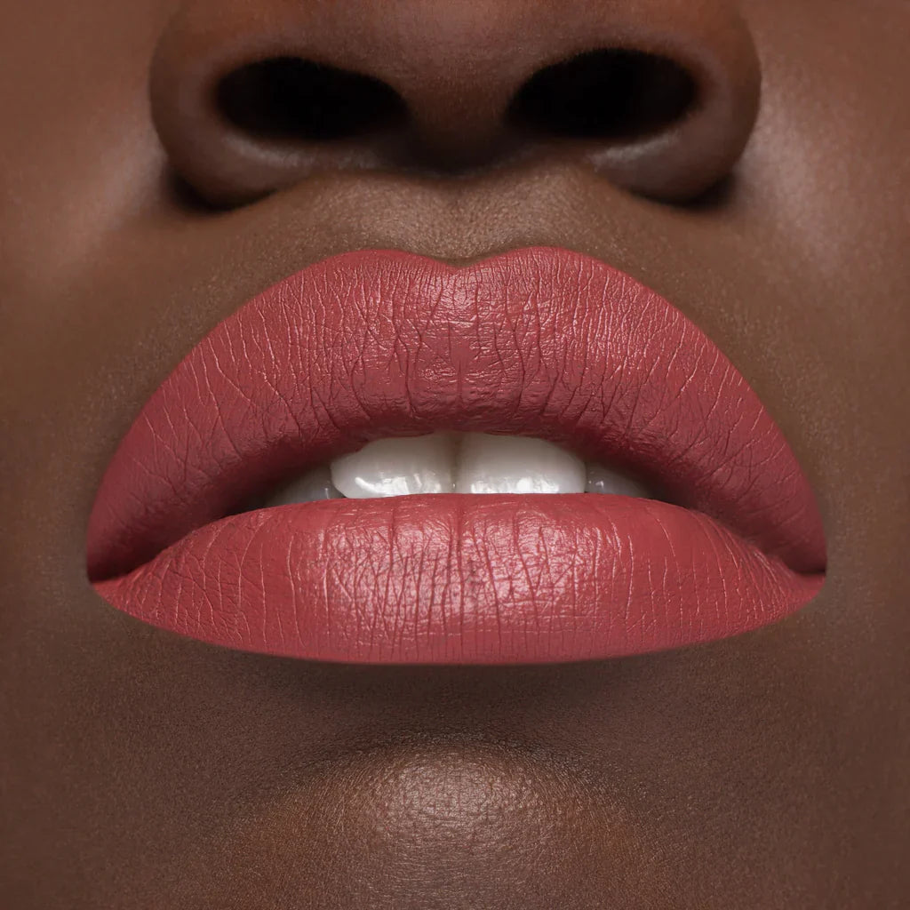 Rossetto liquido a lunga tenuta