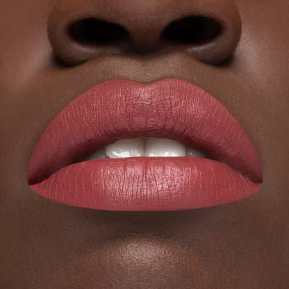 Rossetto liquido a lunga tenuta