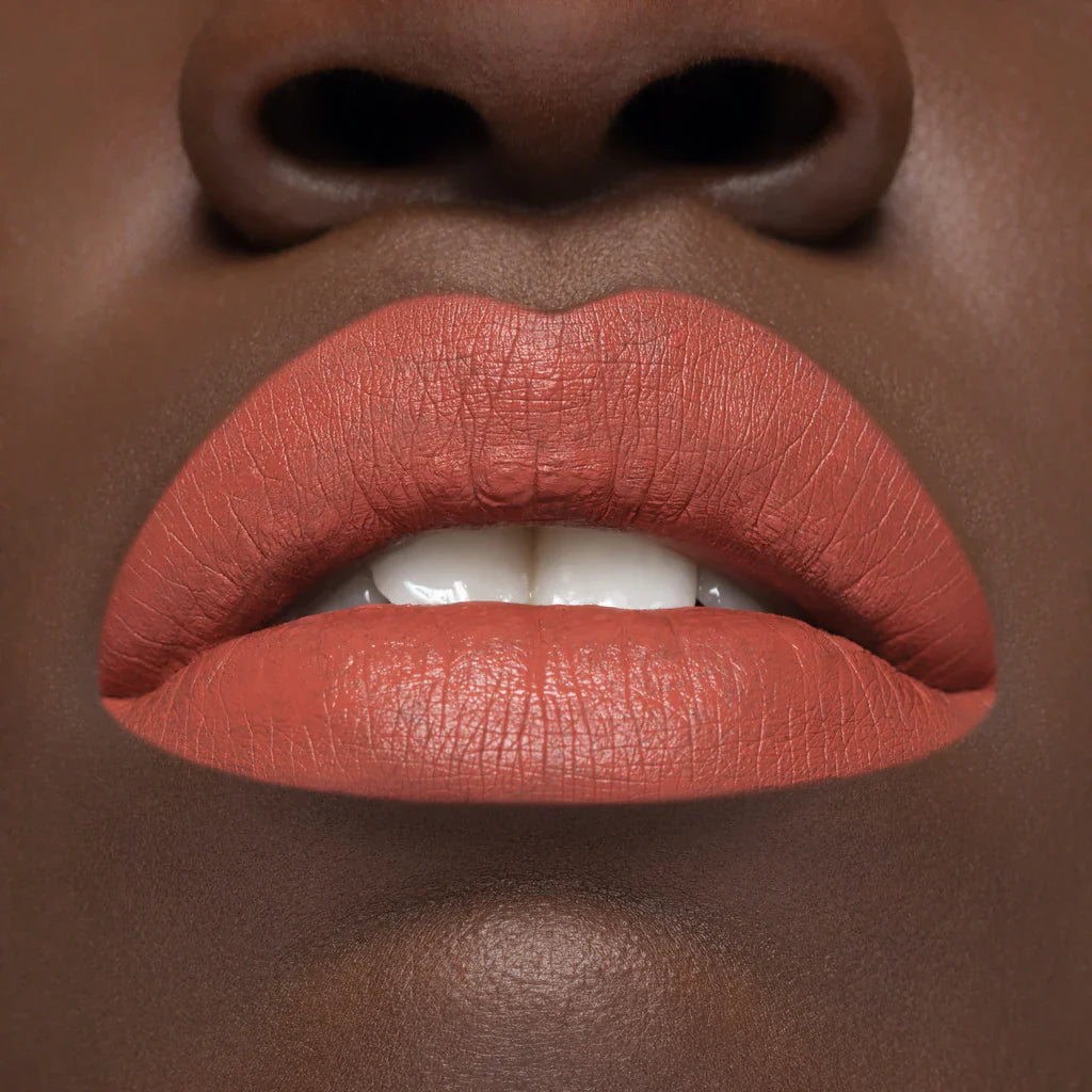 Rossetto liquido a lunga tenuta