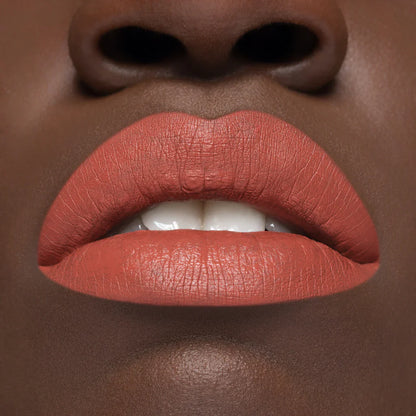 Rossetto liquido a lunga tenuta