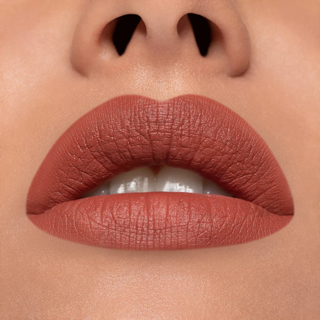 Rossetto liquido a lunga tenuta