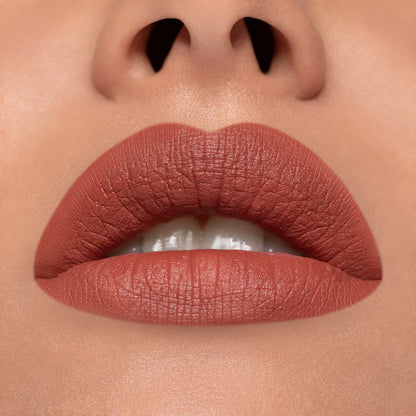 Rossetto liquido a lunga tenuta