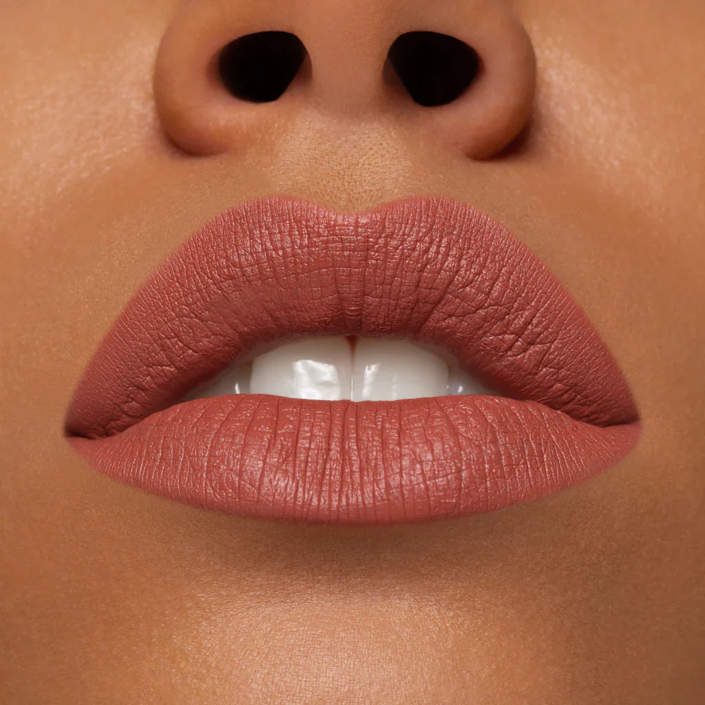 Rossetto liquido a lunga tenuta