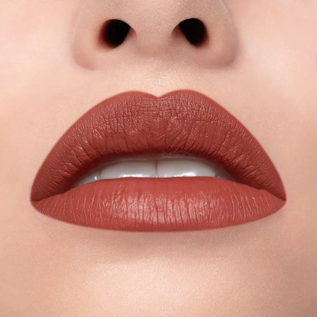 Rossetto liquido a lunga tenuta