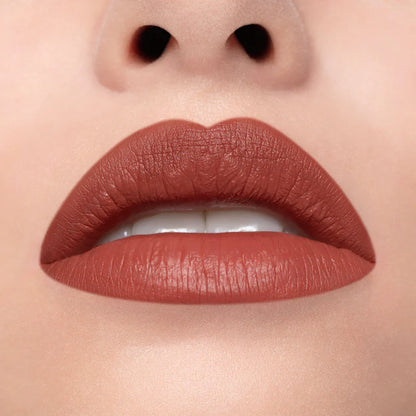 Rossetto liquido a lunga tenuta