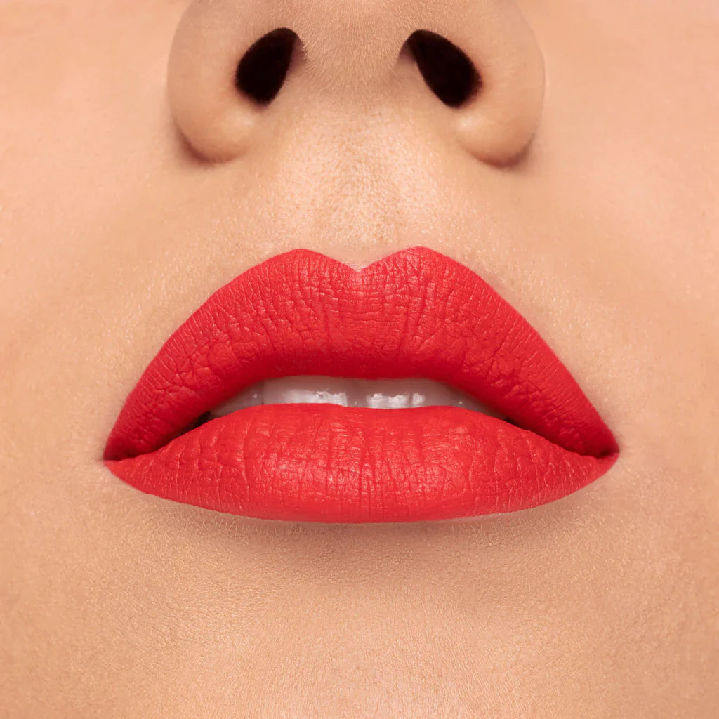 Rossetto liquido a lunga tenuta