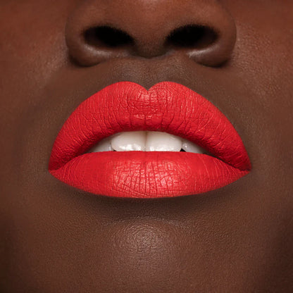 Rossetto liquido a lunga tenuta