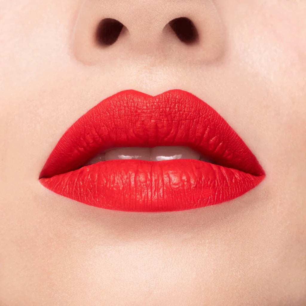 Rossetto liquido a lunga tenuta