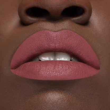 Rossetto liquido a lunga tenuta