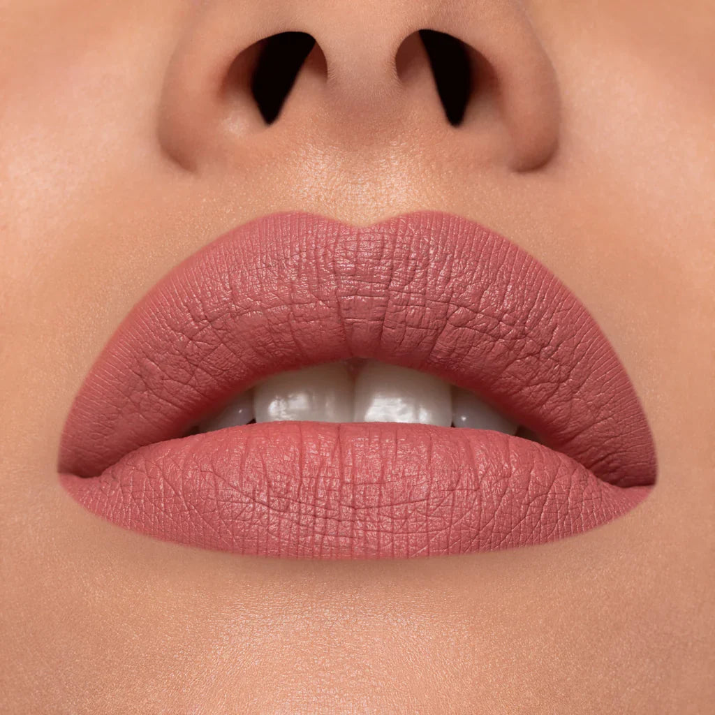 Rossetto liquido a lunga tenuta