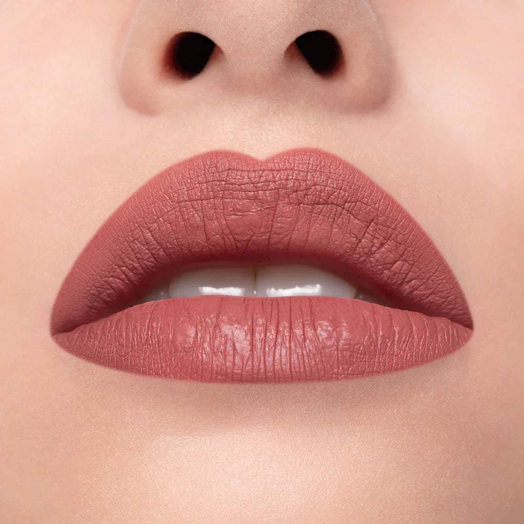 Rossetto liquido a lunga tenuta