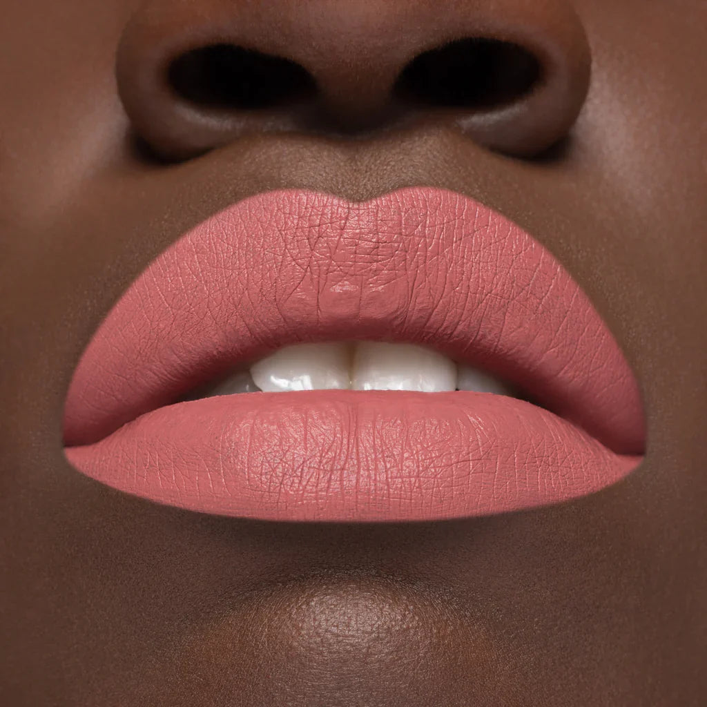 Rossetto liquido a lunga tenuta