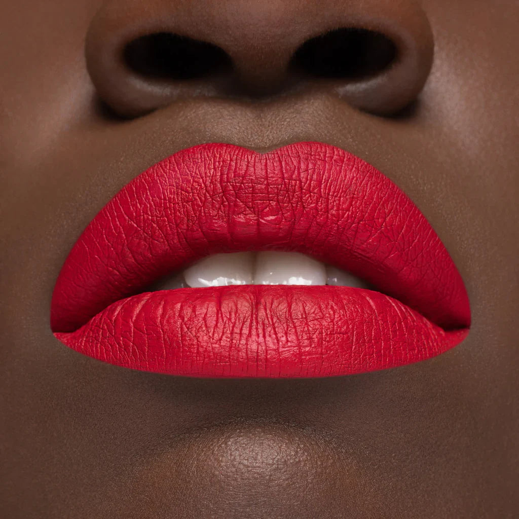 Rossetto liquido a lunga tenuta