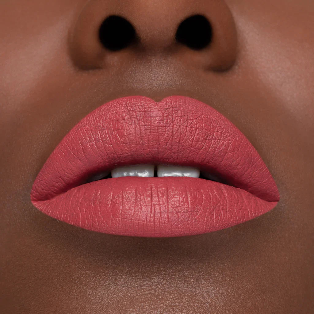 Rossetto liquido a lunga tenuta