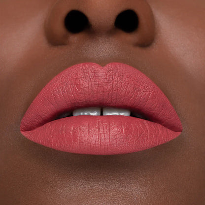 Rossetto liquido a lunga tenuta