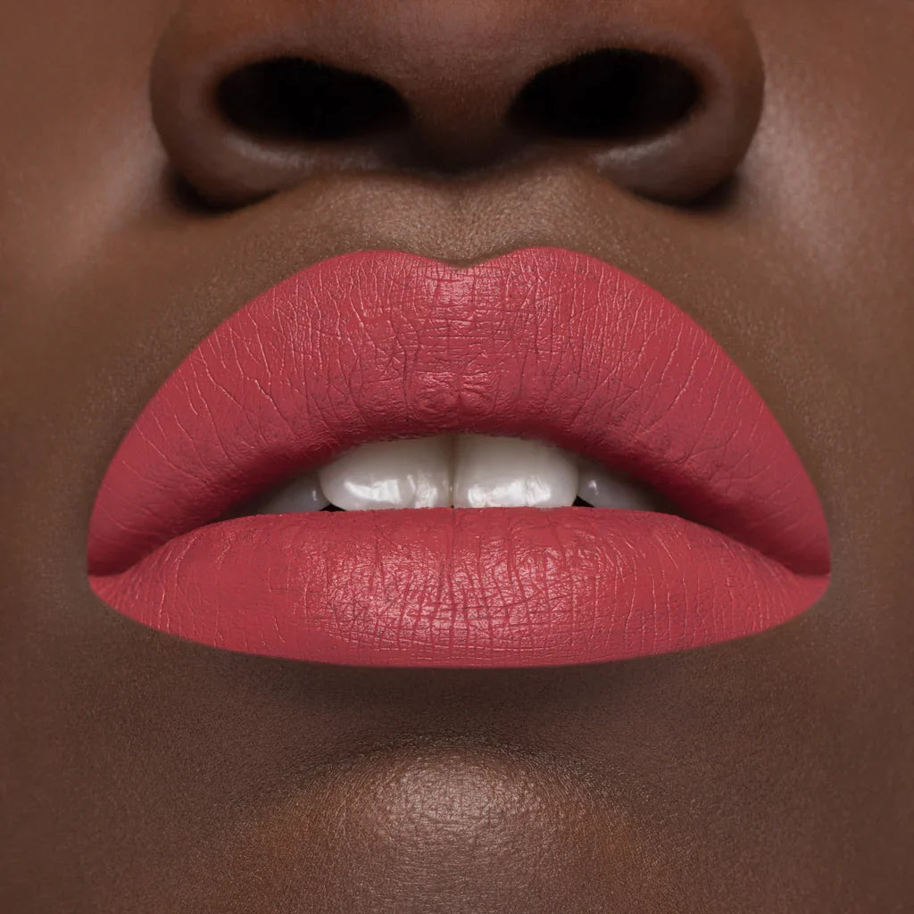 Rossetto liquido a lunga tenuta