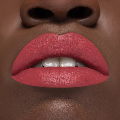 Rossetto liquido a lunga tenuta