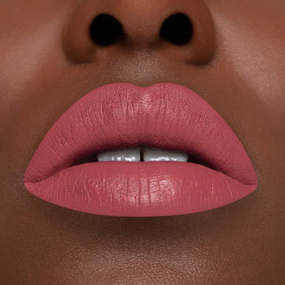Rossetto liquido a lunga tenuta