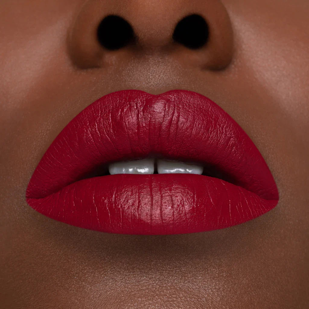 Rossetto liquido a lunga tenuta