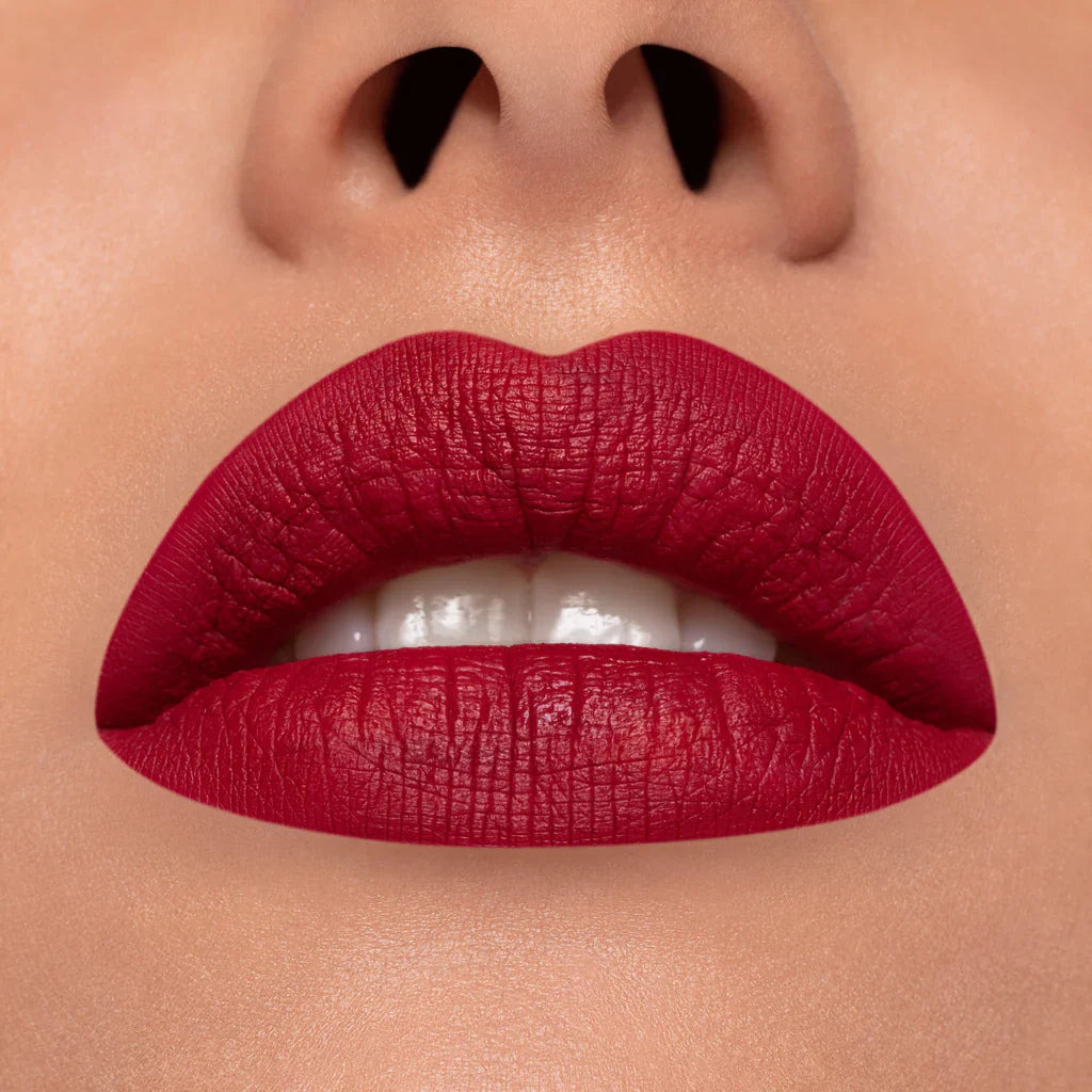 Rossetto liquido a lunga tenuta