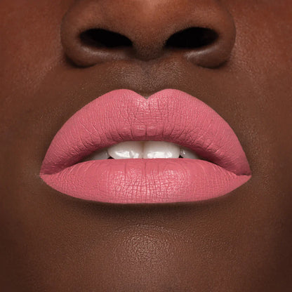Rossetto liquido a lunga tenuta
