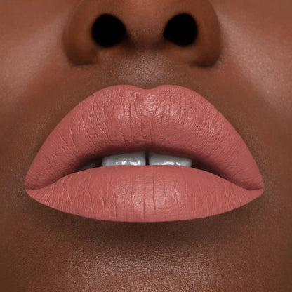 Rossetto liquido a lunga tenuta
