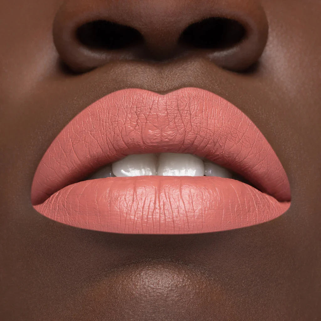 Rossetto liquido a lunga tenuta