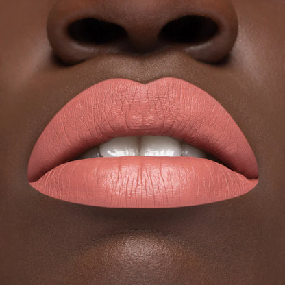 Rossetto liquido a lunga tenuta