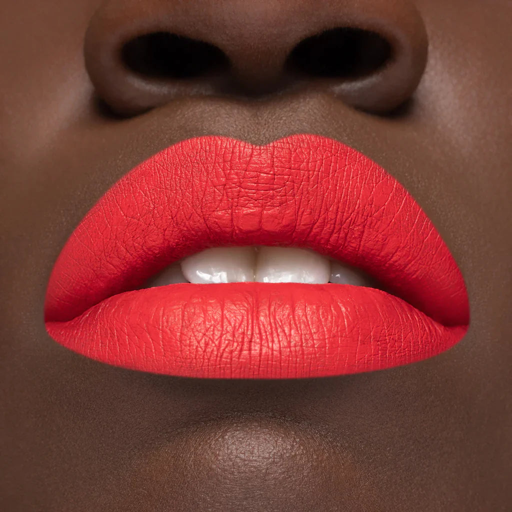 Rossetto liquido a lunga tenuta