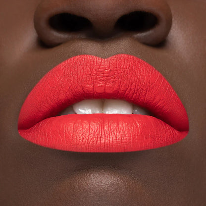 Rossetto liquido a lunga tenuta