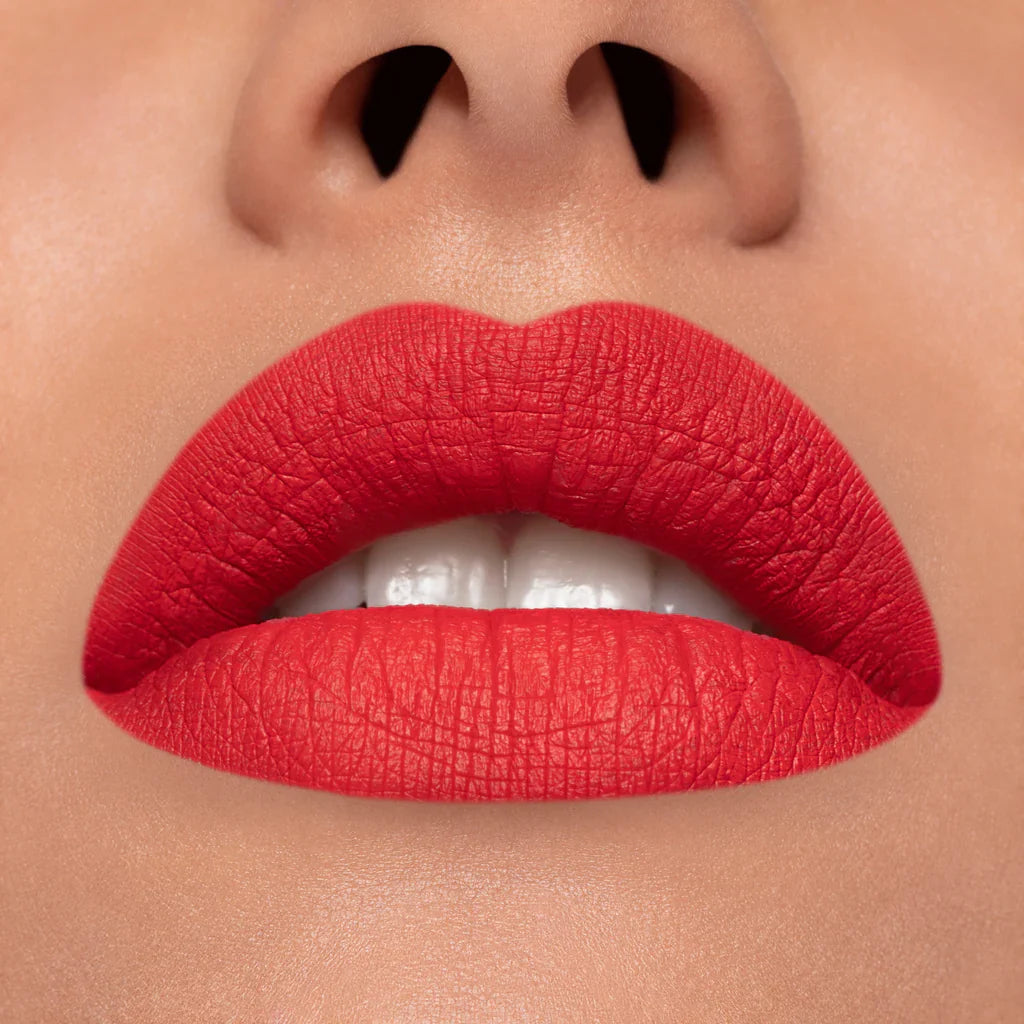 Rossetto liquido a lunga tenuta