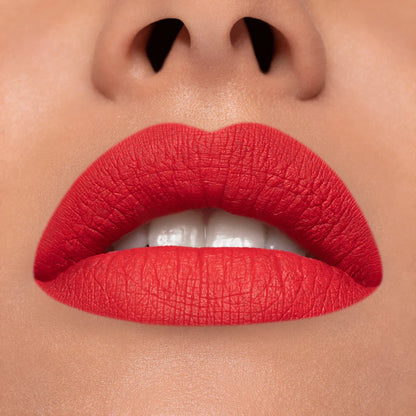 Rossetto liquido a lunga tenuta