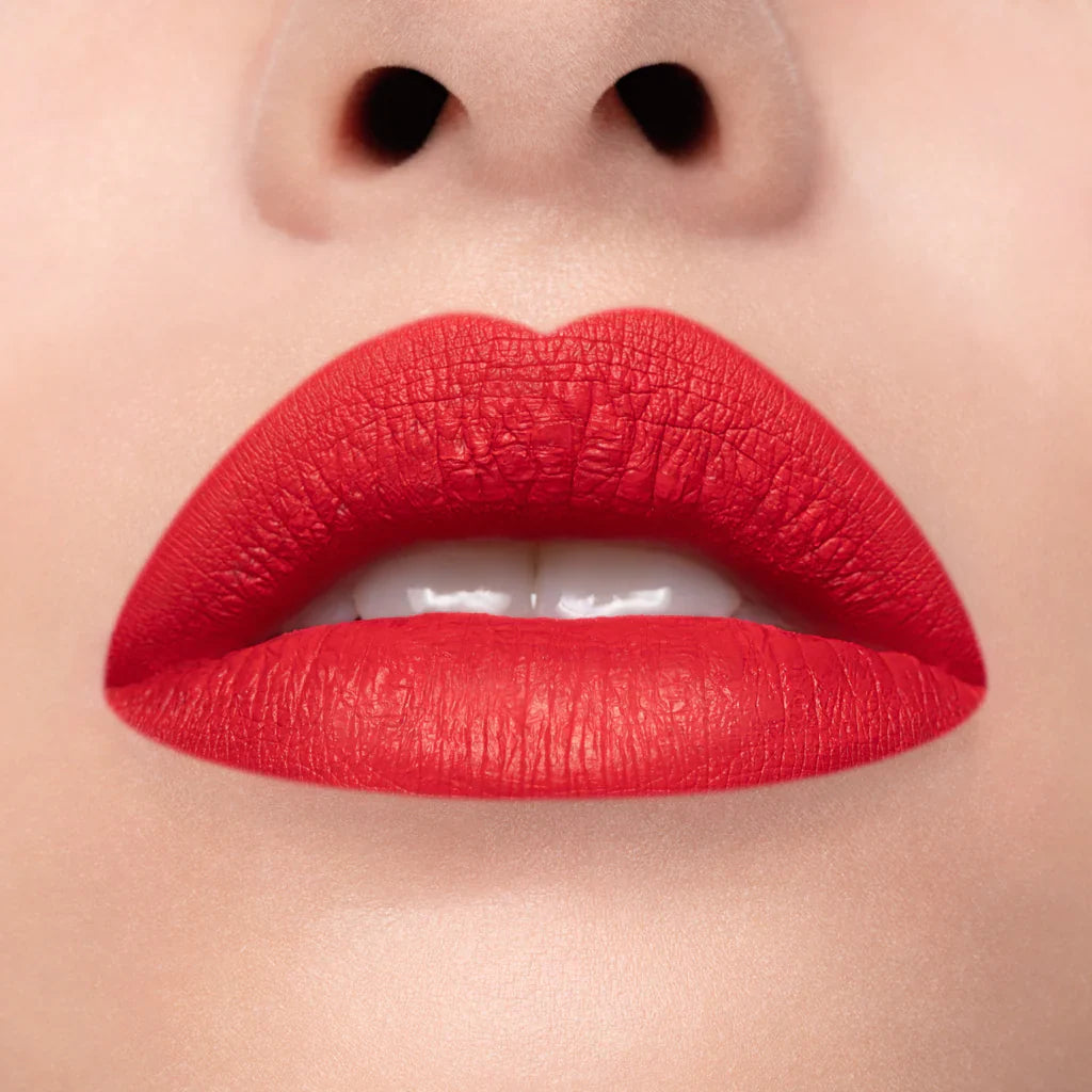 Rossetto liquido a lunga tenuta