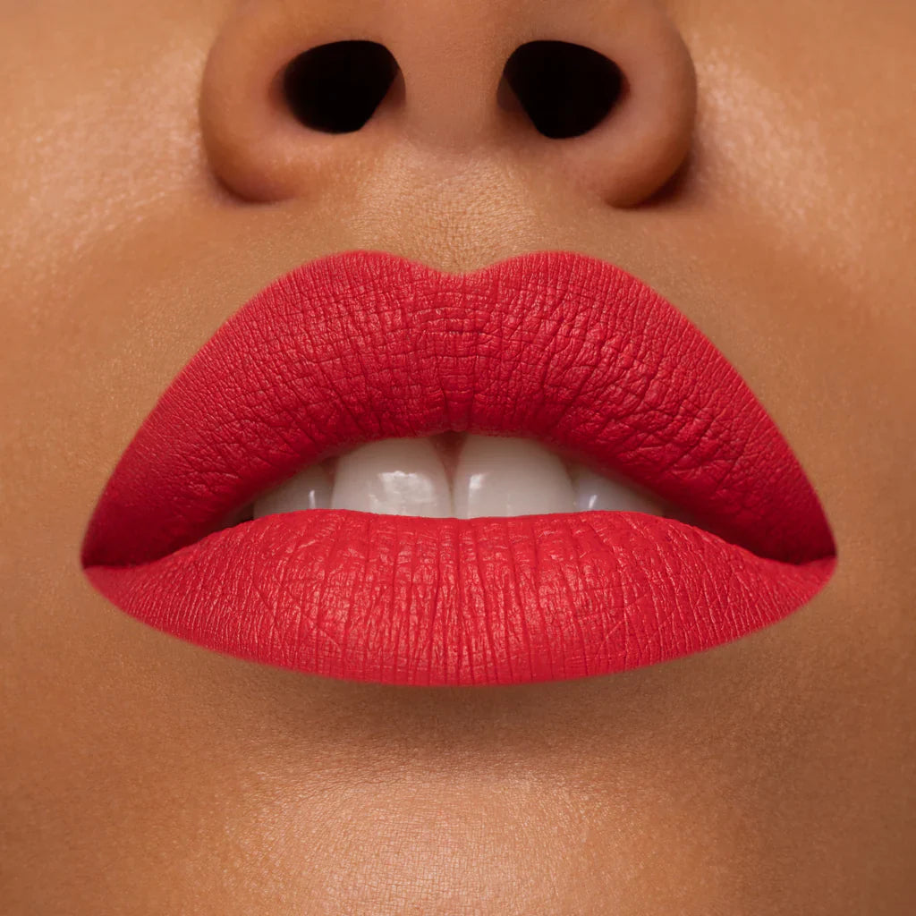 Rossetto liquido a lunga tenuta