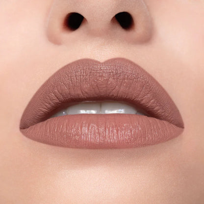 Rossetto liquido a lunga tenuta
