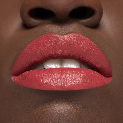 Rossetto liquido a lunga tenuta