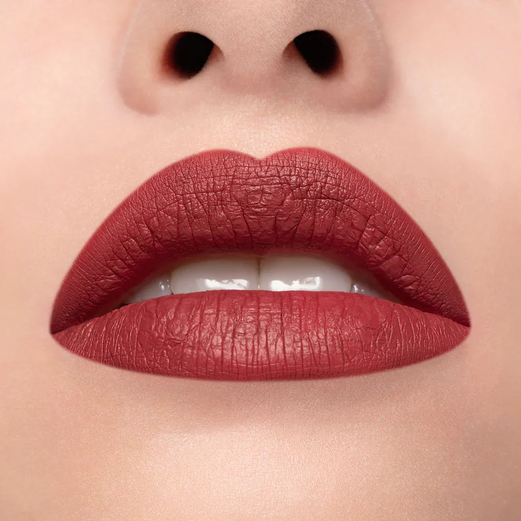 Rossetto liquido a lunga tenuta