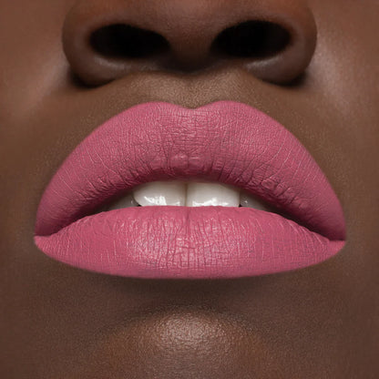 Rossetto liquido a lunga tenuta